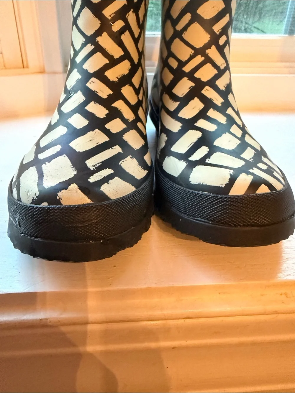 Serra Black and Cream Geometric Pattern Rain Boots